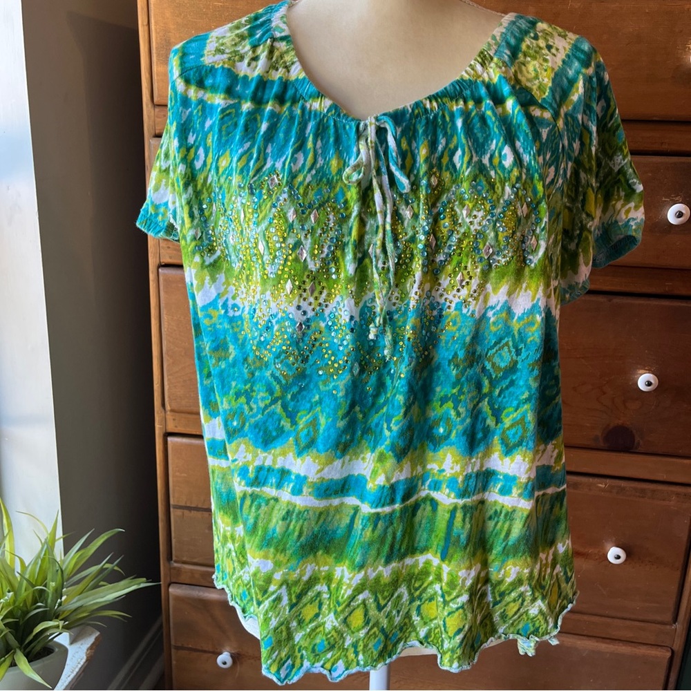 Onque Woman 2X Top Green Turq White Ties Beading Shorter Length